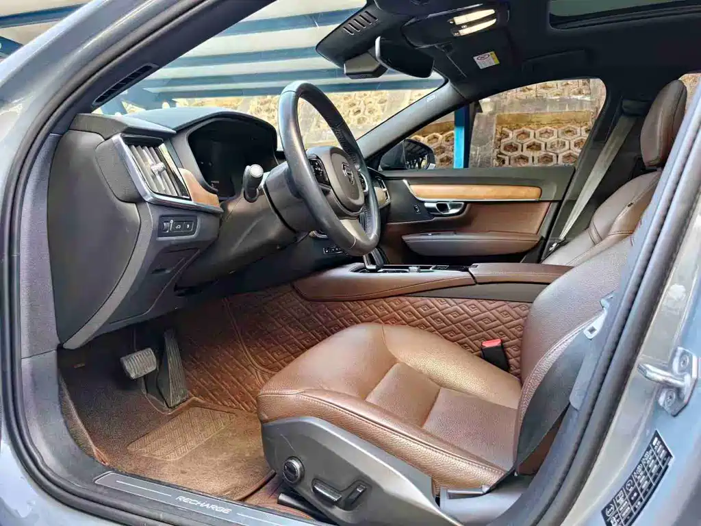 Volvo S90 Plug-in Hybrid 2022 T8 E-Drive Hybrid Zhiyi Luxury Edition купить на сайте DeffCars