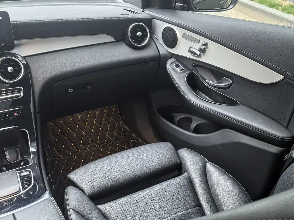 Mercedes-Benz GLC Coupe 2021 GLC 260 4MATIC Coupe SUV купить на сайте DeffCars