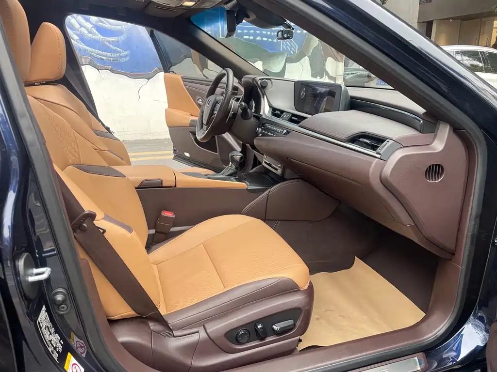 Lexus ES 2018 200 Excellence Edition National V купить на сайте DeffCars
