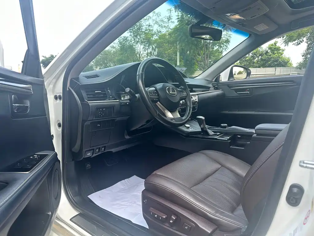 Lexus ES 2017 200 30th Anniversary Edition купить на сайте DeffCars