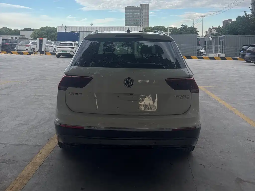 Tiguan L 2017 330TSI automatic two-wheel drive flagship version купить на сайте DeffCars