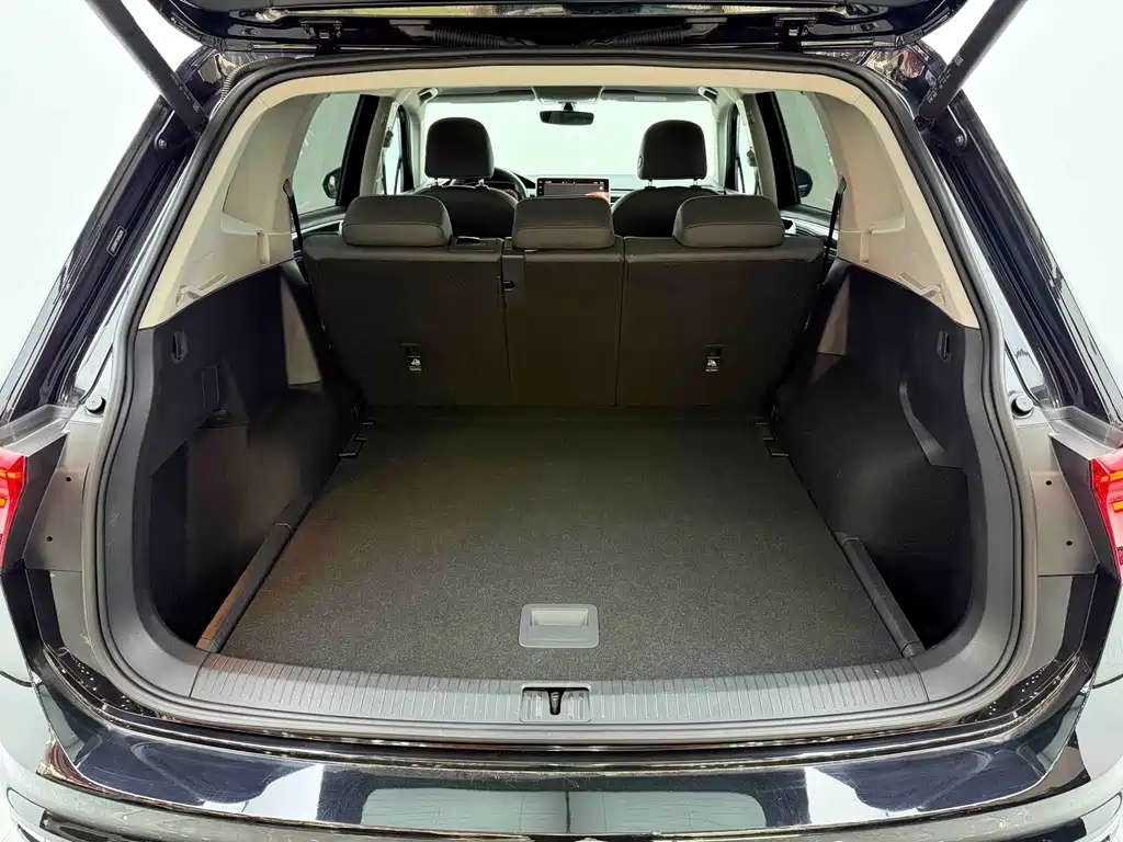 Tiguan L 2022 330TSI automatic two-wheel drive R-Line version купить на сайте DeffCars