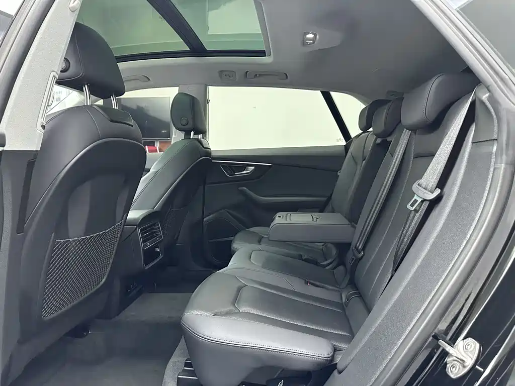 Audi Q8 2022 45 TFSI luxury and dynamic model купить на сайте DeffCars