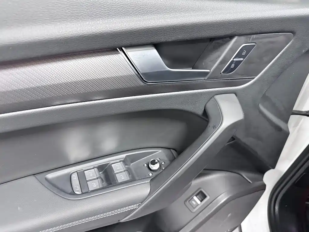 Audi Q5L 2025 40 TFSI Fashionable and Dynamic купить на сайте DeffCars