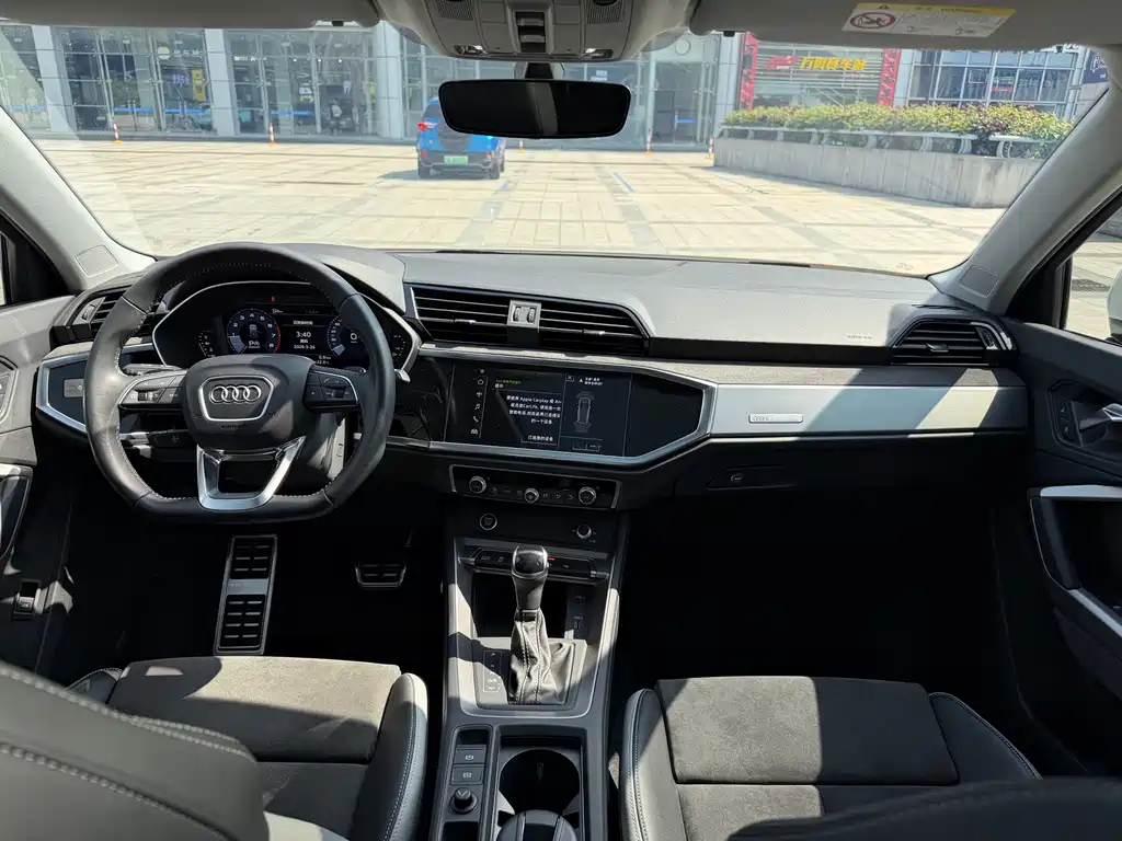 Audi Q3 2022 40 TFSI Fashionable and Dynamic купить на сайте DeffCars