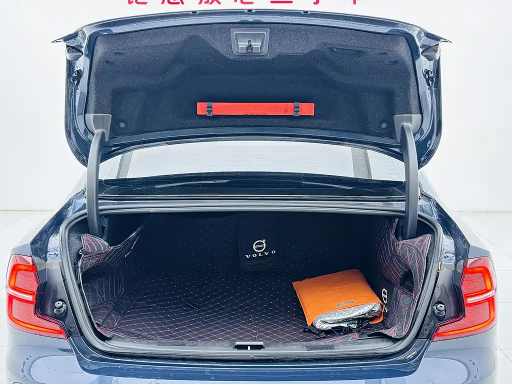 Volvo S60 2023 B4 Zhiyuan Luxury Edition купить на сайте DeffCars
