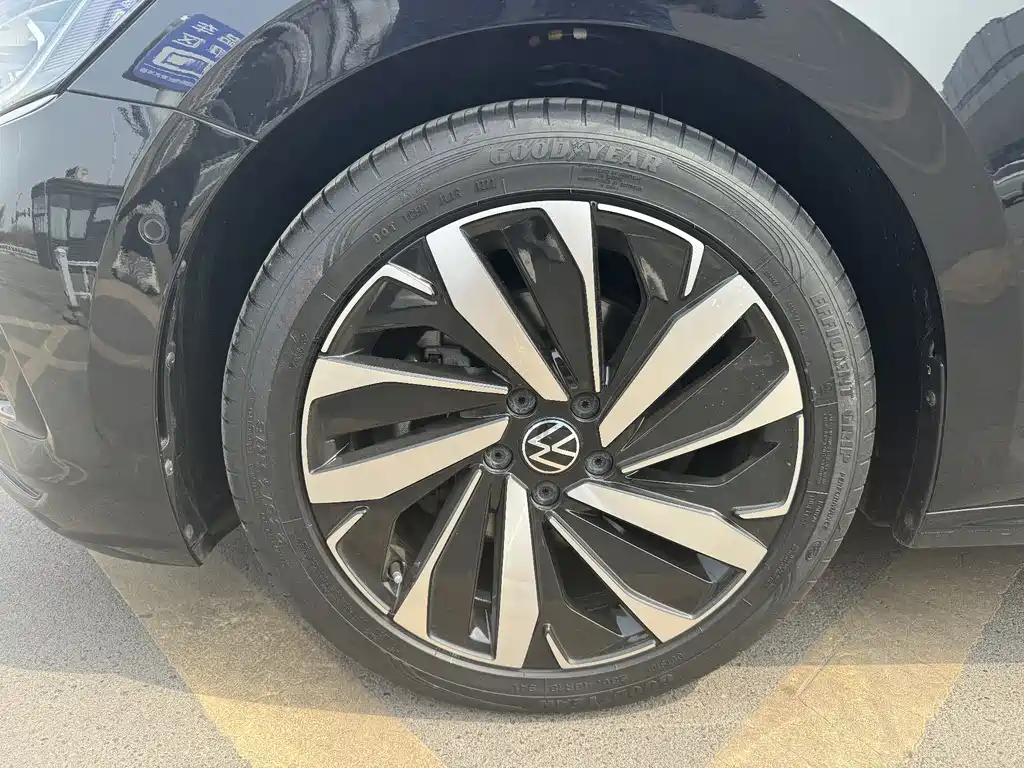 Passat 2022 330TSI Deluxe Edition купить на сайте DeffCars