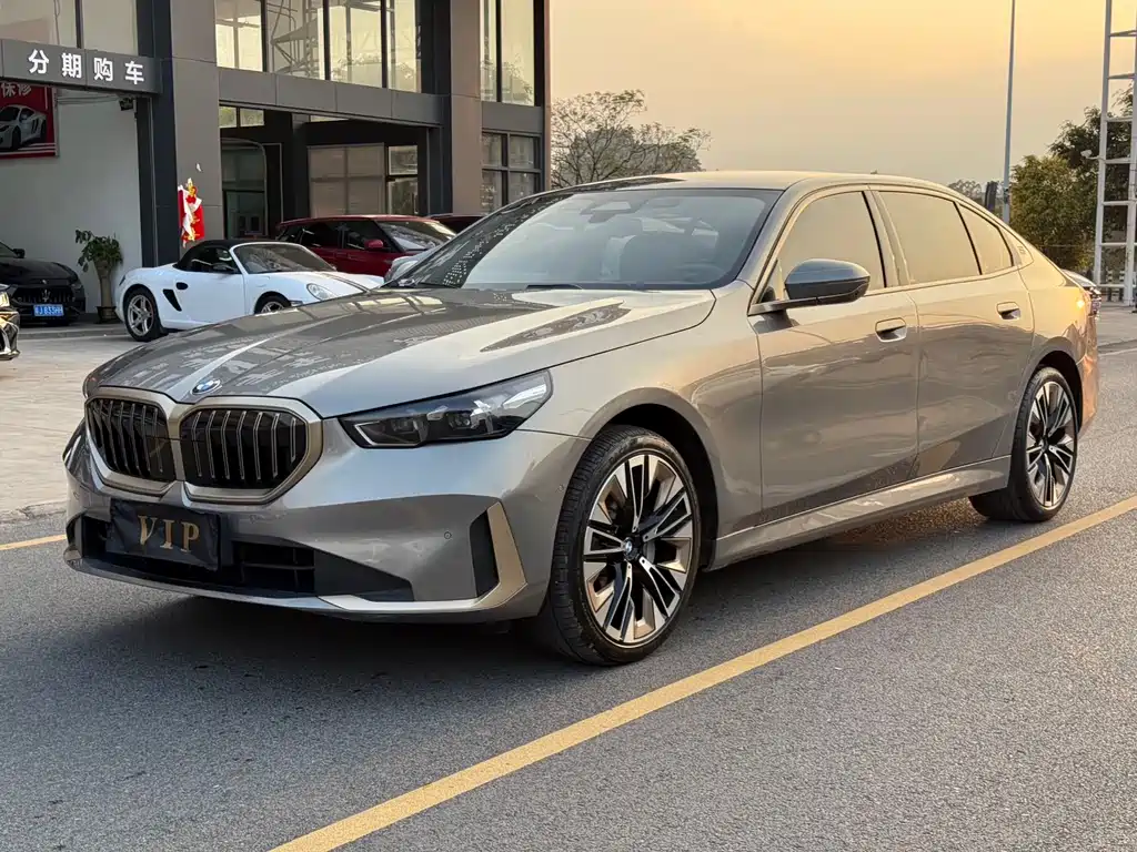 BMW 5 Series 2025 530Li Exclusive Luxury Package купить на сайте DeffCars