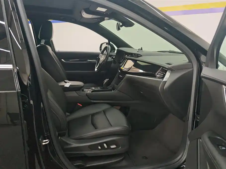 Cadillac XT6 2021 28T six-seat luxury model купить на сайте DeffCars