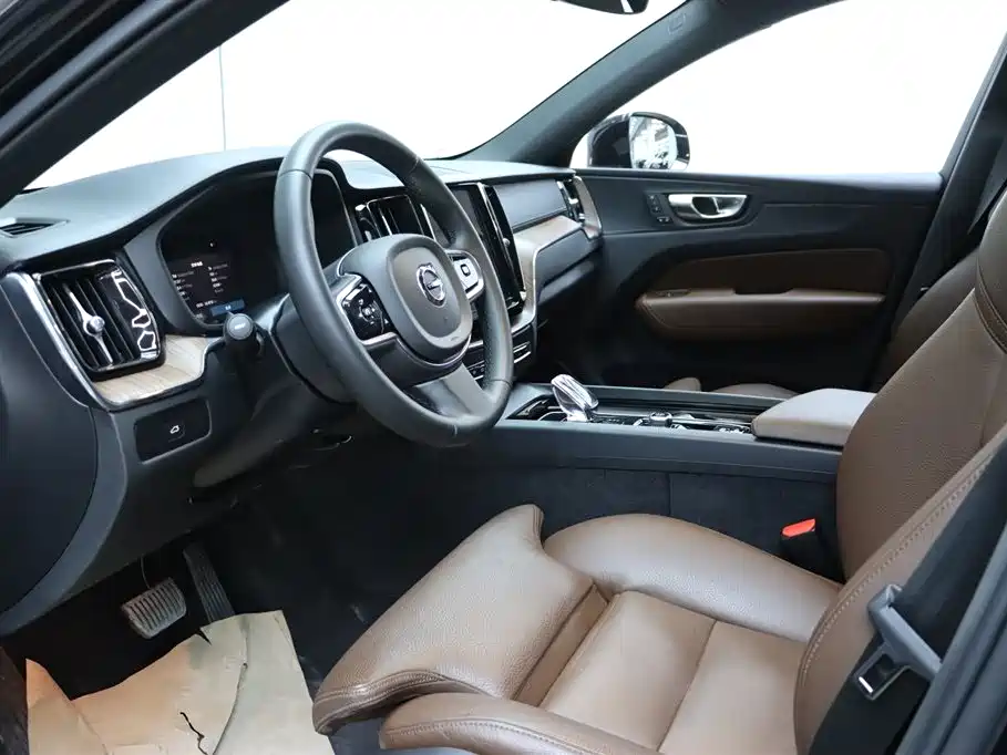 Volvo XC60 2024 B5 four-wheel drive Zhiyuan Deluxe Edition купить на сайте DeffCars