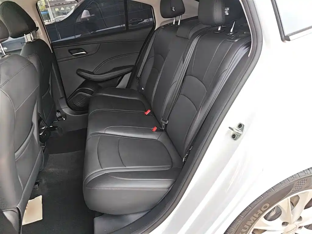 Roewe i5 2023 1.5L CVT Deluxe Edition купить на сайте DeffCars