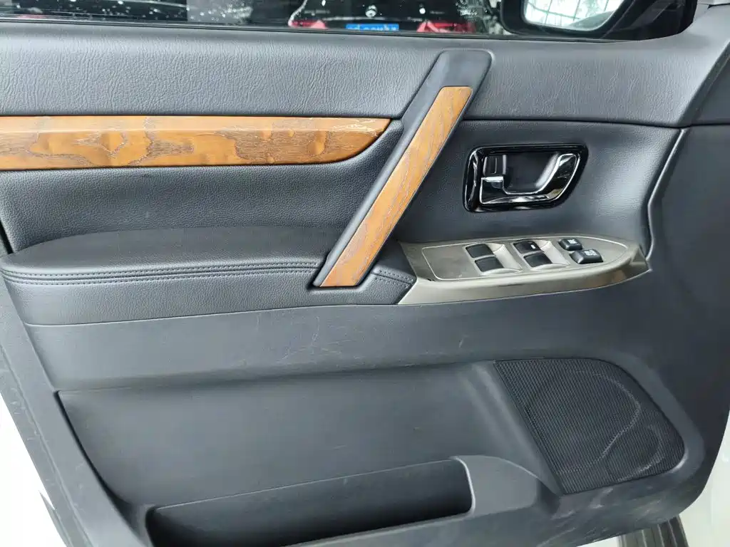 Pajero imported 2019 3.0L automatic premium version купить на сайте DeffCars