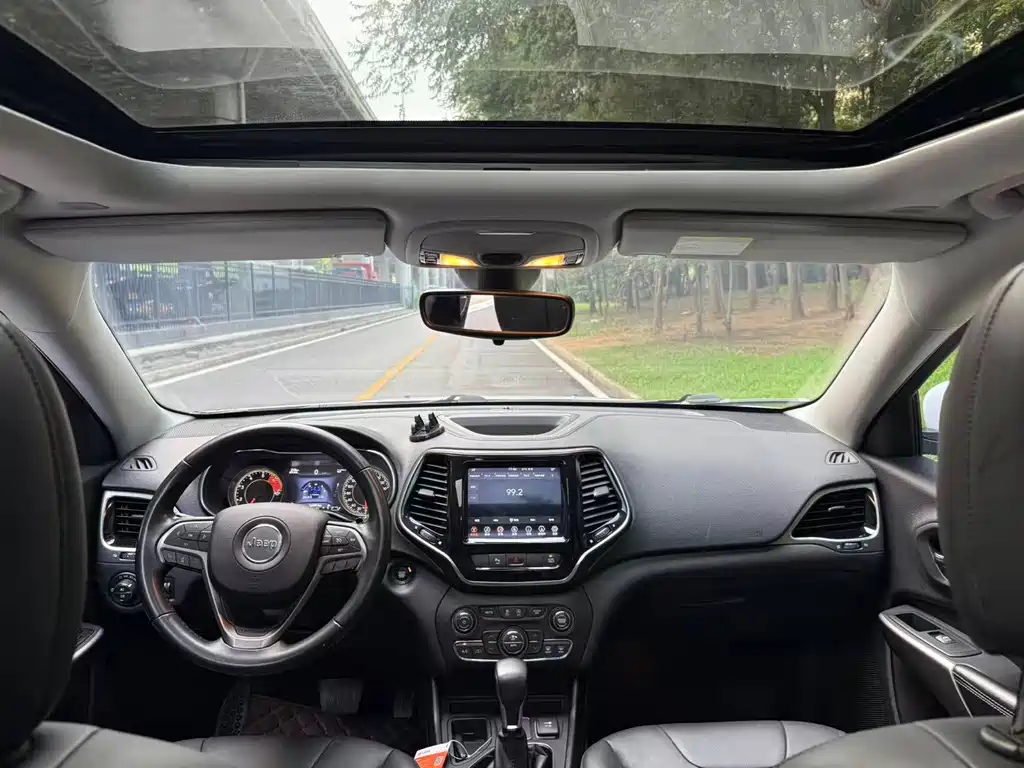 Cherokee (Китай) 2020款 2.0T 两驱领先版 купить на сайте DeffCars