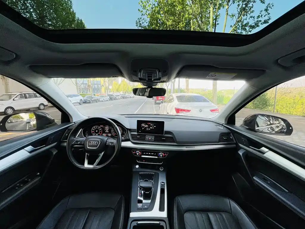 Audi Q5L 2020 40 TFSI enjoys fashionable style купить на сайте DeffCars