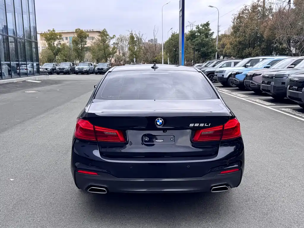 BMW 5 Series 2018 525Li Luxury Package купить на сайте DeffCars