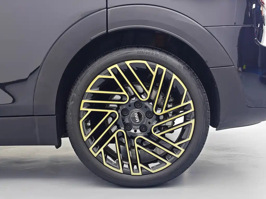 MINI CLUBMAN 2023 2.0T COOPER S Free Special Edition купить на сайте DeffCars