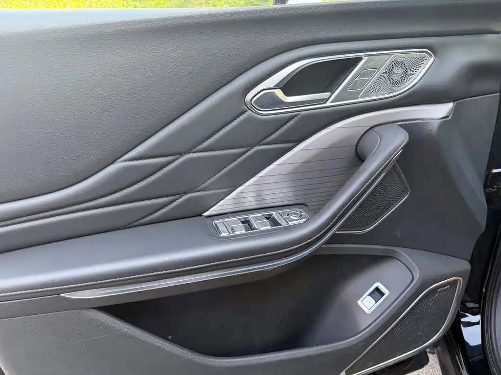 Hongqi HS7 PHEV 2024 2.0T PHEV four-wheel drive Qichang version 6 seats купить на сайте DeffCars