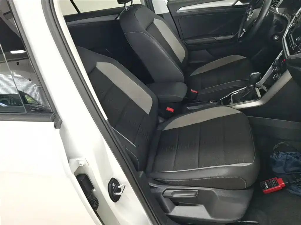 T-ROC 2020 230TSI DSG two-wheel drive aggressive model купить на сайте DeffCars