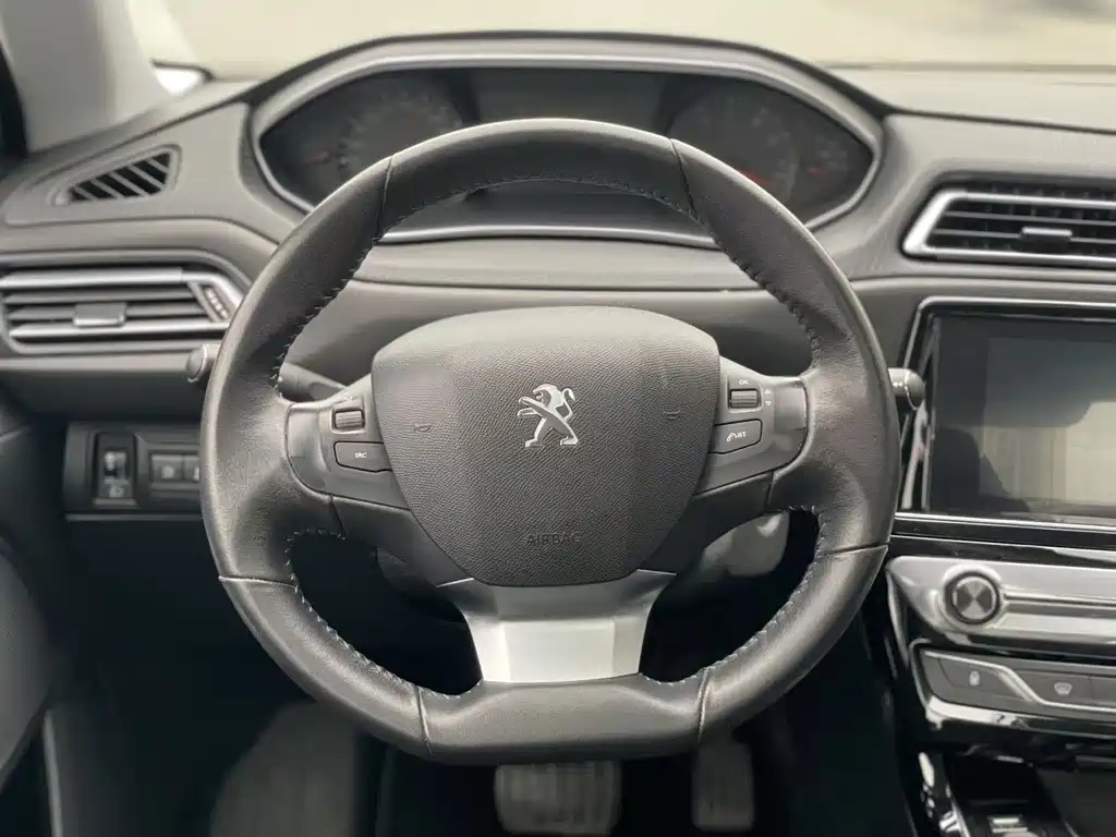 Peugeot 308 2016 230THP Automatic Deluxe Edition купить на сайте DeffCars