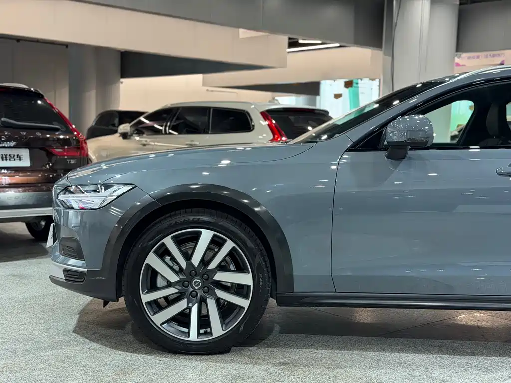 Volvo V90 2022 Cross Country B5 AWD Zhiyuan Edition купить на сайте DeffCars