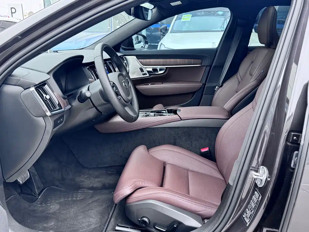 Volvo S90 plug-in hybrid 2025 plug-in hybrid four-wheel drive long range Zhiya luxury version купить на сайте DeffCars