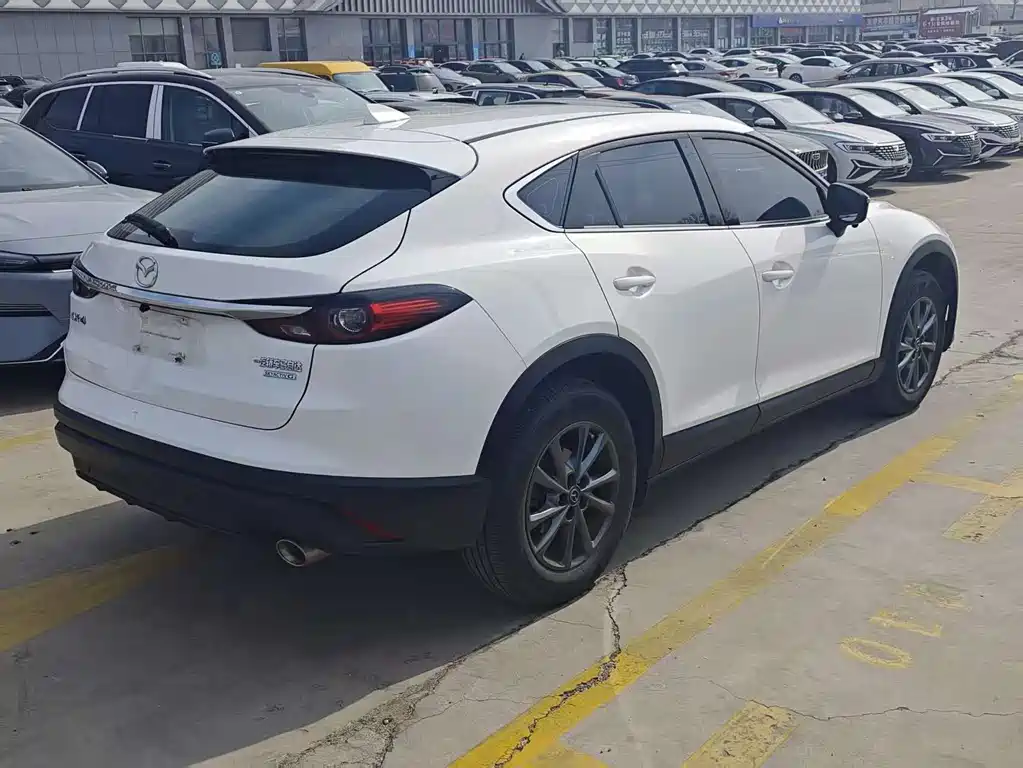 Mazda CX-4 2021 2.0L automatic two-wheel drive Blue Sky Vitality Edition купить на сайте DeffCars