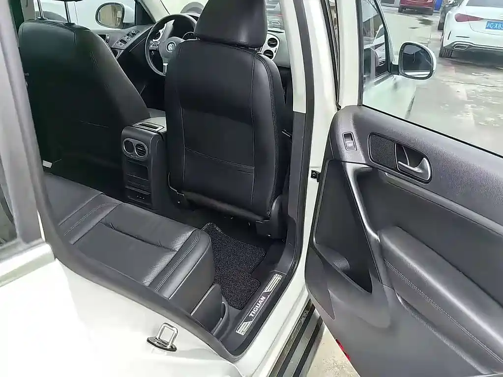 Tiguan 2015 1.8TSI automatic two-wheel drive luxury model купить на сайте DeffCars