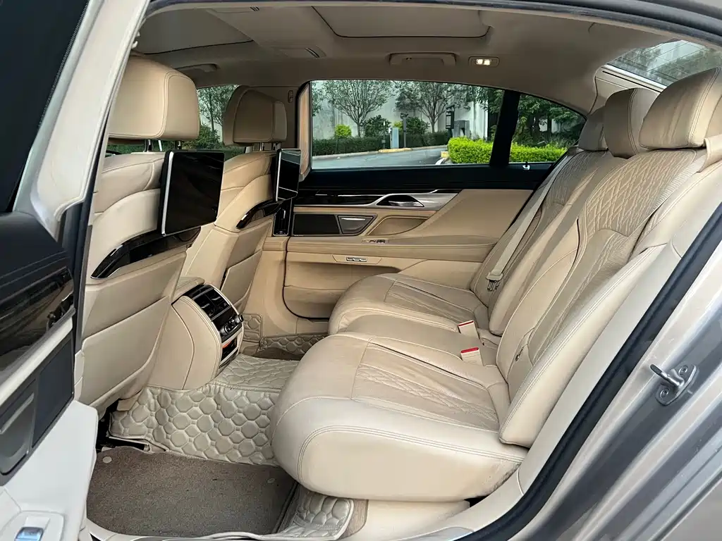 BMW 7 Series 2016 730Li Luxury купить на сайте DeffCars