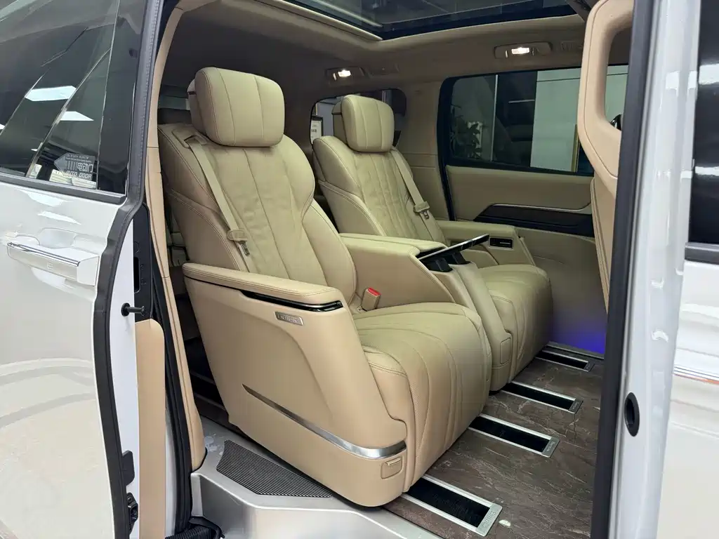 Century 2023 2.0T seven-seat premium model купить на сайте DeffCars