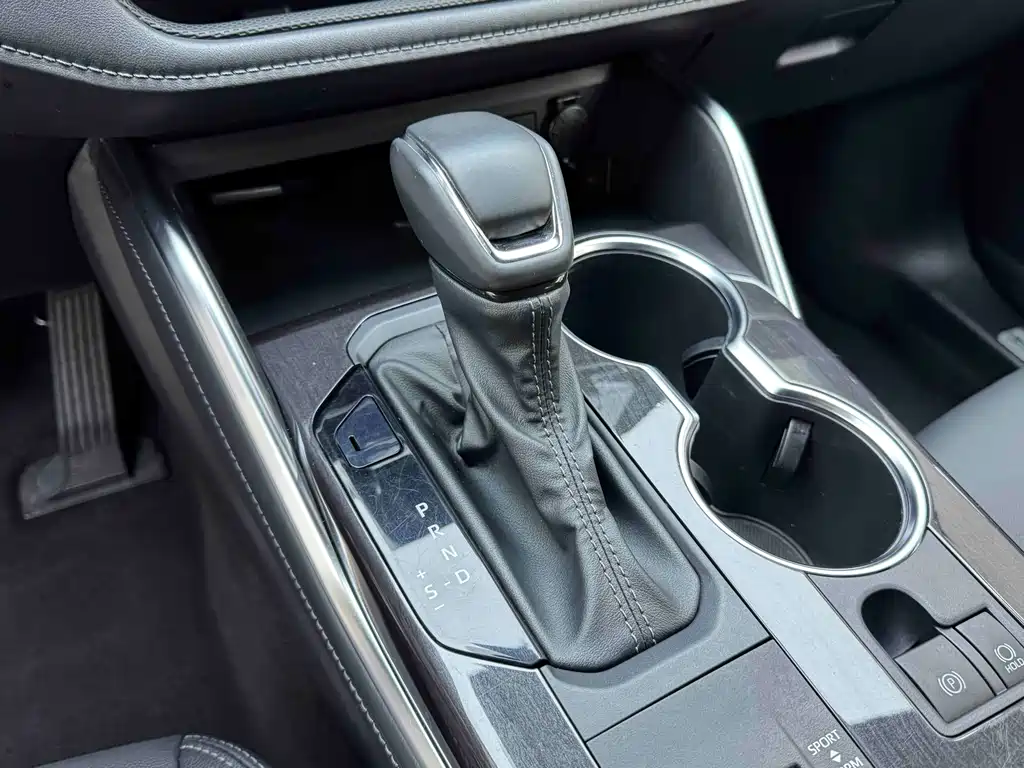 Crown Lufang 2021 2.5L HEV four-wheel drive premium version купить на сайте DeffCars