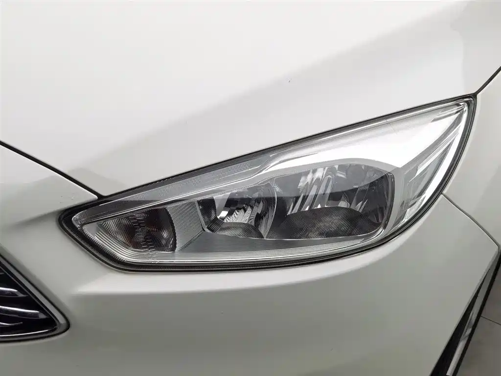 Focus 2020 hatchback classic 1.5L automatic fashion model купить на сайте DeffCars