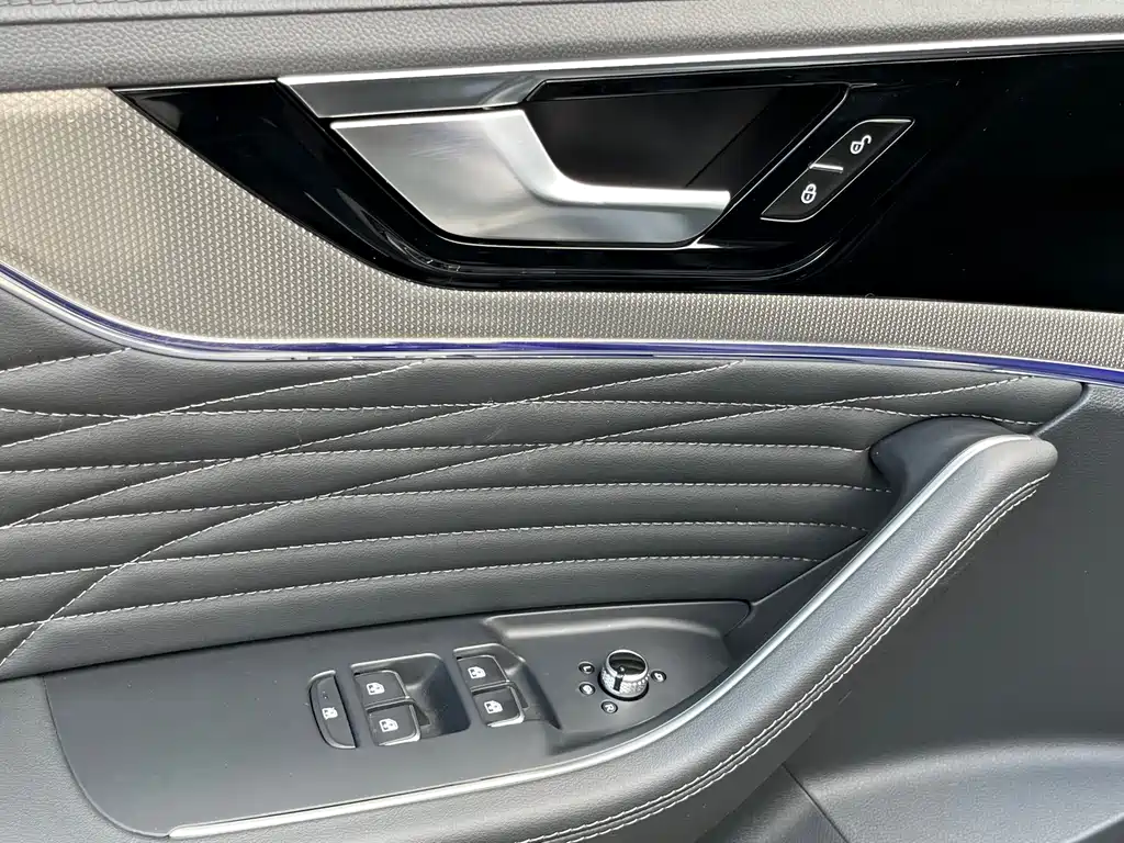 Hongqi HS5 2022 facelift 2.0T Zhilian Qixiang four-wheel drive version купить на сайте DeffCars
