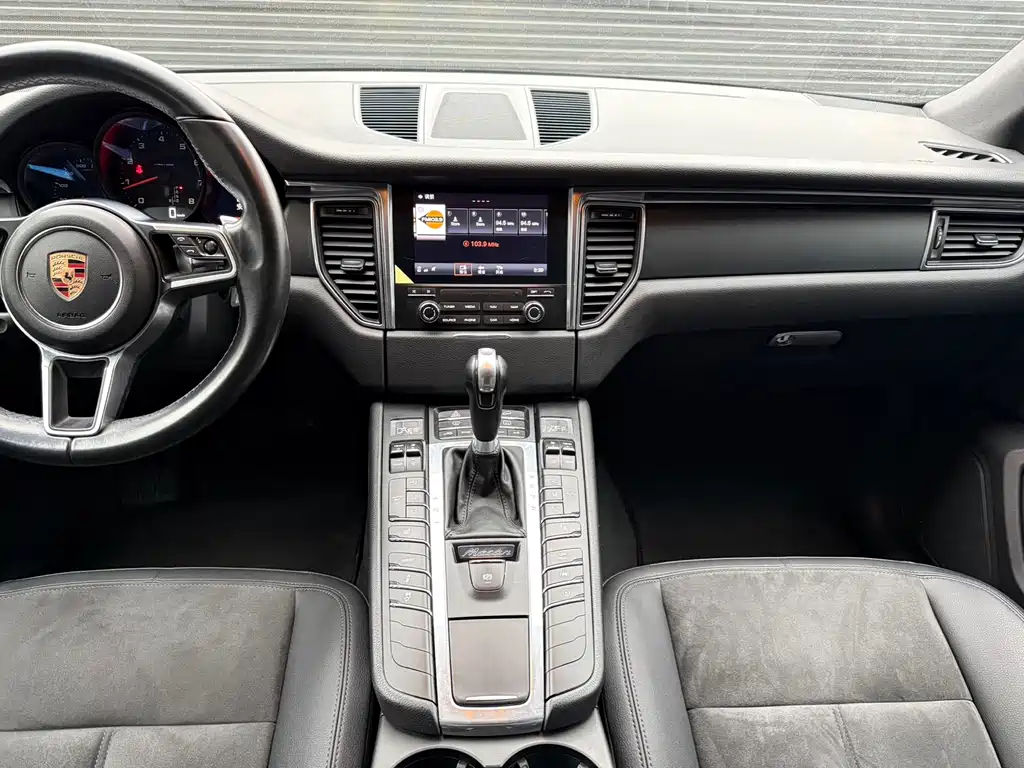 Macan 2017 Macan 2.0T купить на сайте DeffCars