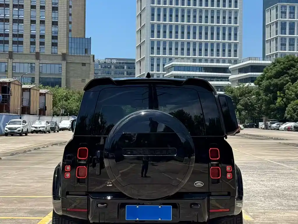 Land Rover Defender 2023 110 3.0T P400 X-DYNAMIC HSE купить на сайте DeffCars