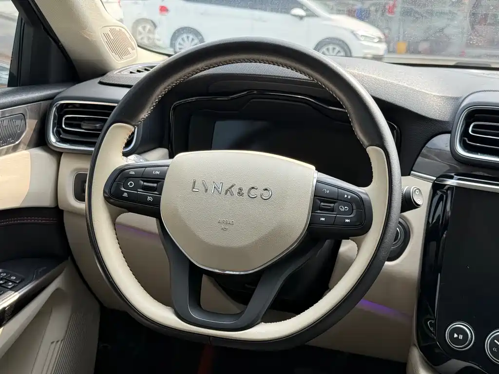 Lynk & Co 02 2020 1.5T DCT two-wheel drive flash version купить на сайте DeffCars