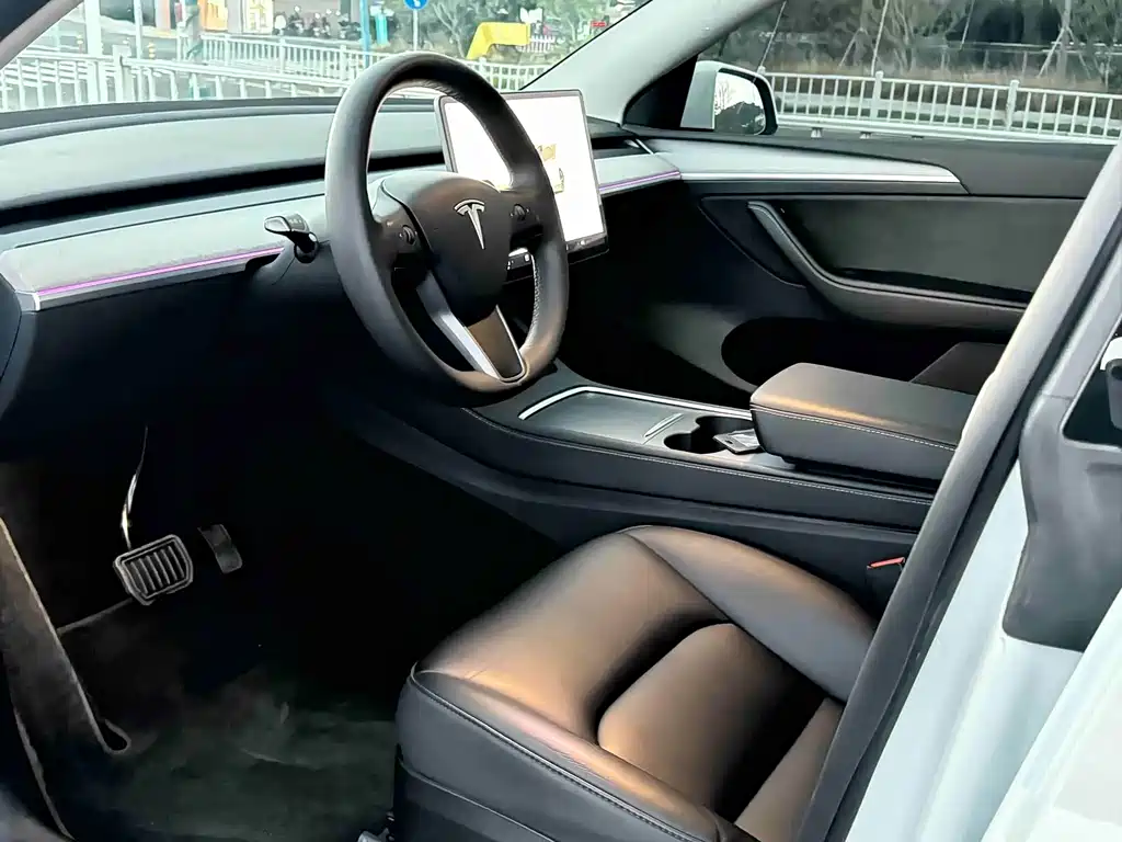 Model Y 2023 rear-wheel drive version купить на сайте DeffCars