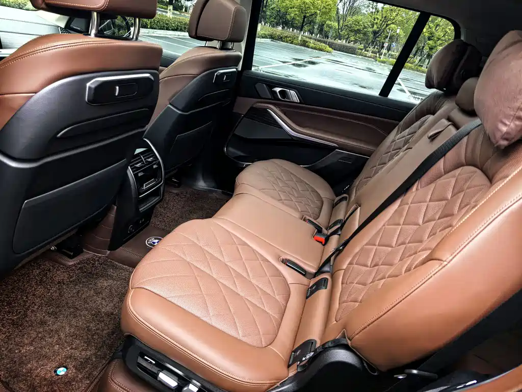 BMW X7 2024 xDrive40i Leading Luxury Package купить на сайте DeffCars