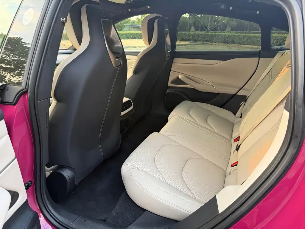 Xiaomi SU7 2024, four-wheel drive, ultra-long battery life, high-end smart driving Max version купить на сайте DeffCars