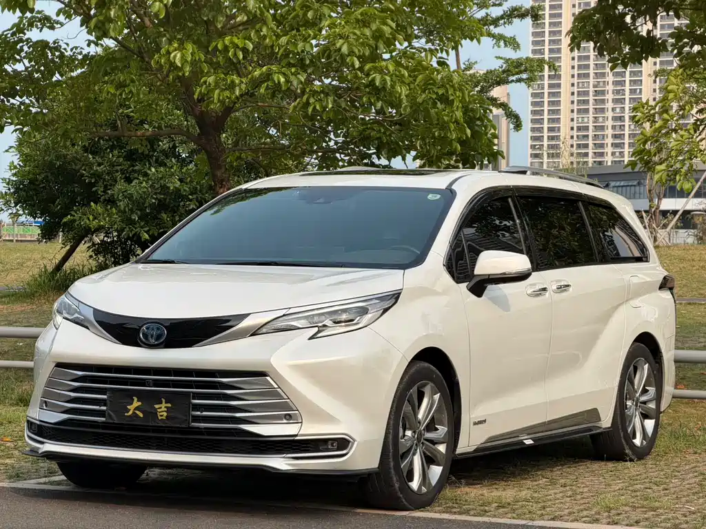 SIENNA 2023 2.5L Hybrid Platinum Edition купить на сайте DeffCars