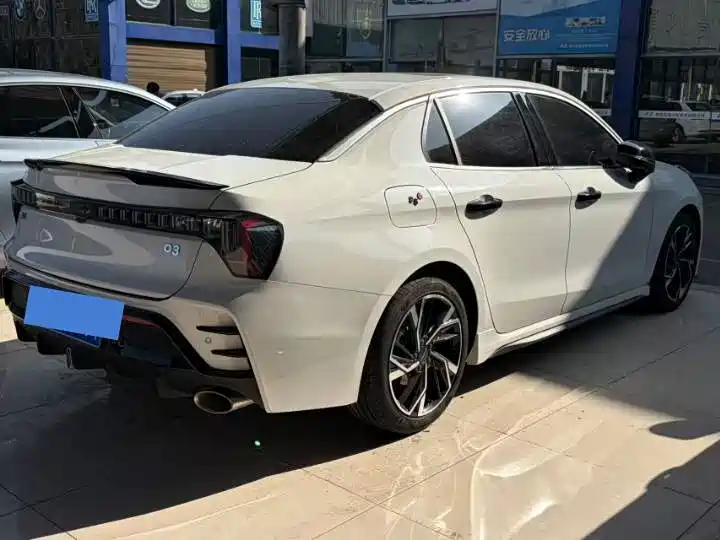Lynk & Co 03 2023 1.5TD DCT Pro купить на сайте DeffCars