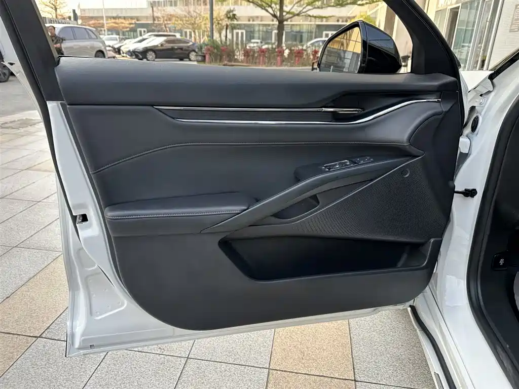 Mondeo 2023 EcoBoost 245 Luxury купить на сайте DeffCars