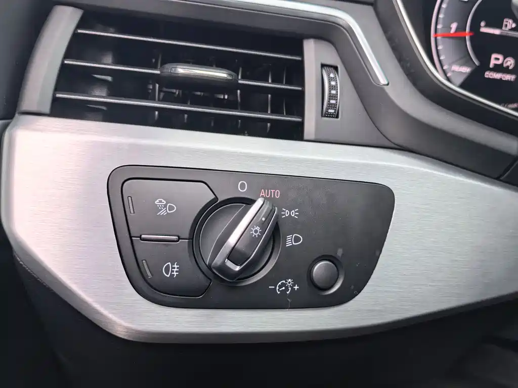 Audi A4L 2020 40 TFSI Fashionable and Dynamic купить на сайте DeffCars