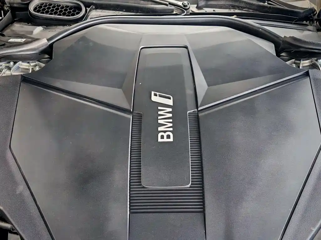 BMW i7 2023 xDrive60L Luxury Package купить на сайте DeffCars
