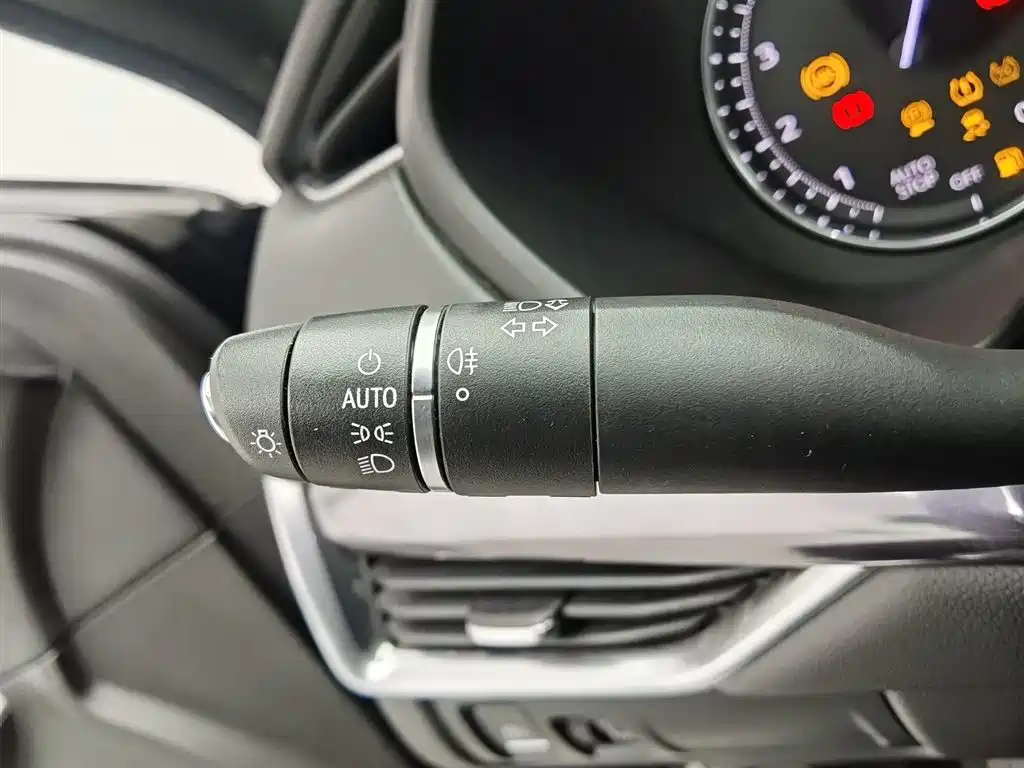 Cadillac XT4 2021 28T two-wheel drive technology купить на сайте DeffCars