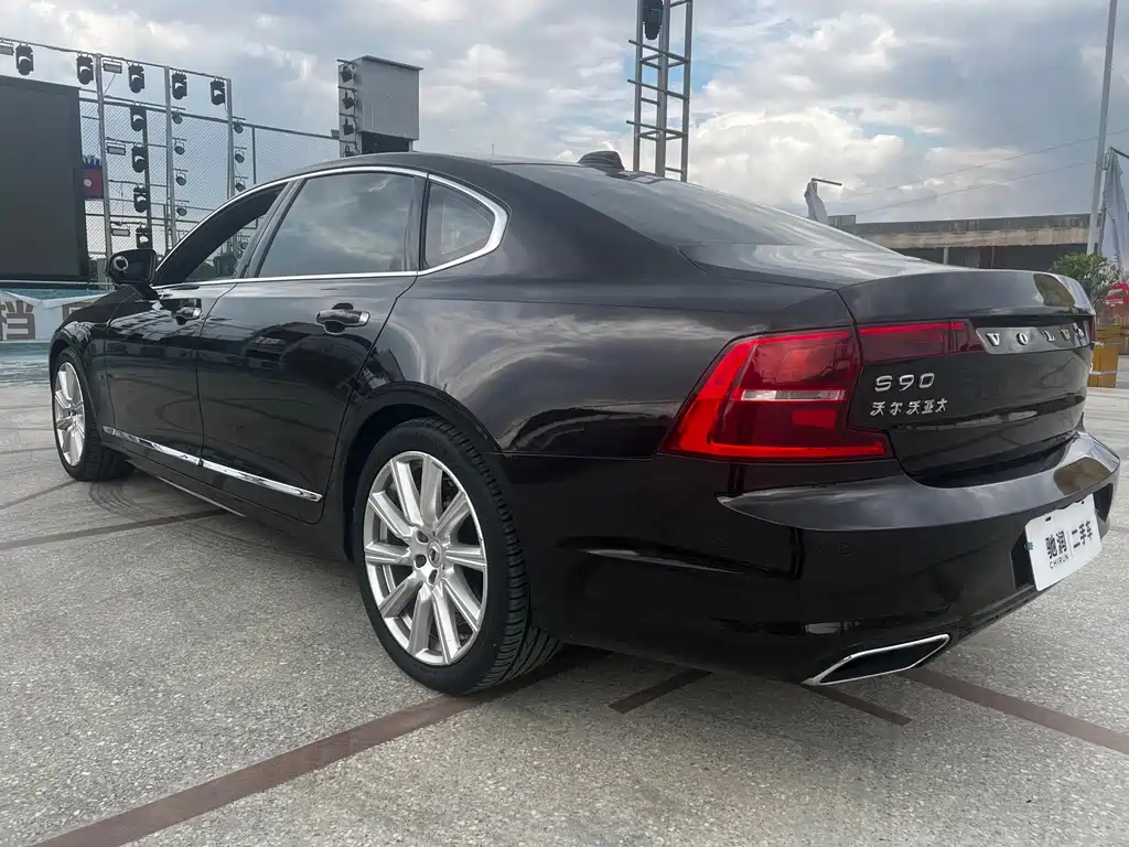 Volvo S90 2018 T5 Zhiya Edition купить на сайте DeffCars