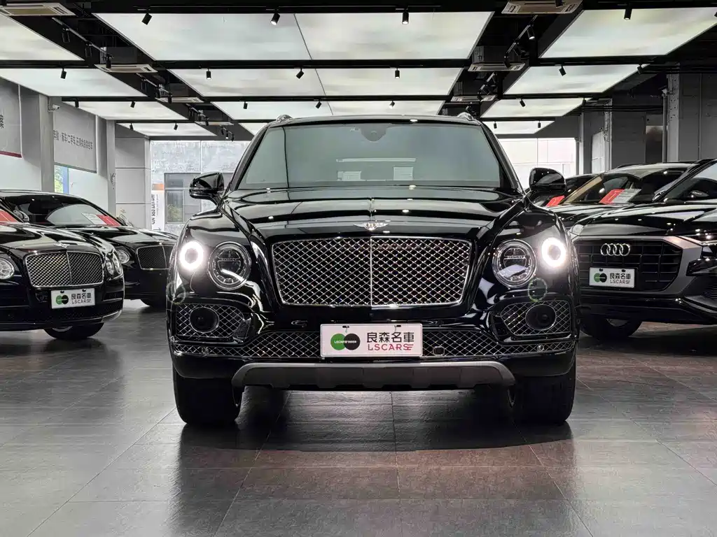 Bentayga 2018 4.0T V8 купить на сайте DeffCars
