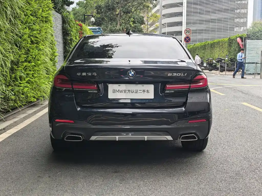BMW 5 Series 2023 530Li Leading M Sports Package купить на сайте DeffCars