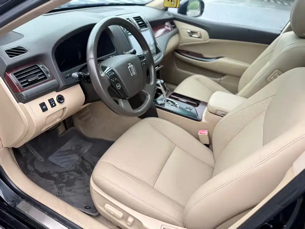 Crown 2010 2.5L Royal leather sunroof navigation version купить на сайте DeffCars
