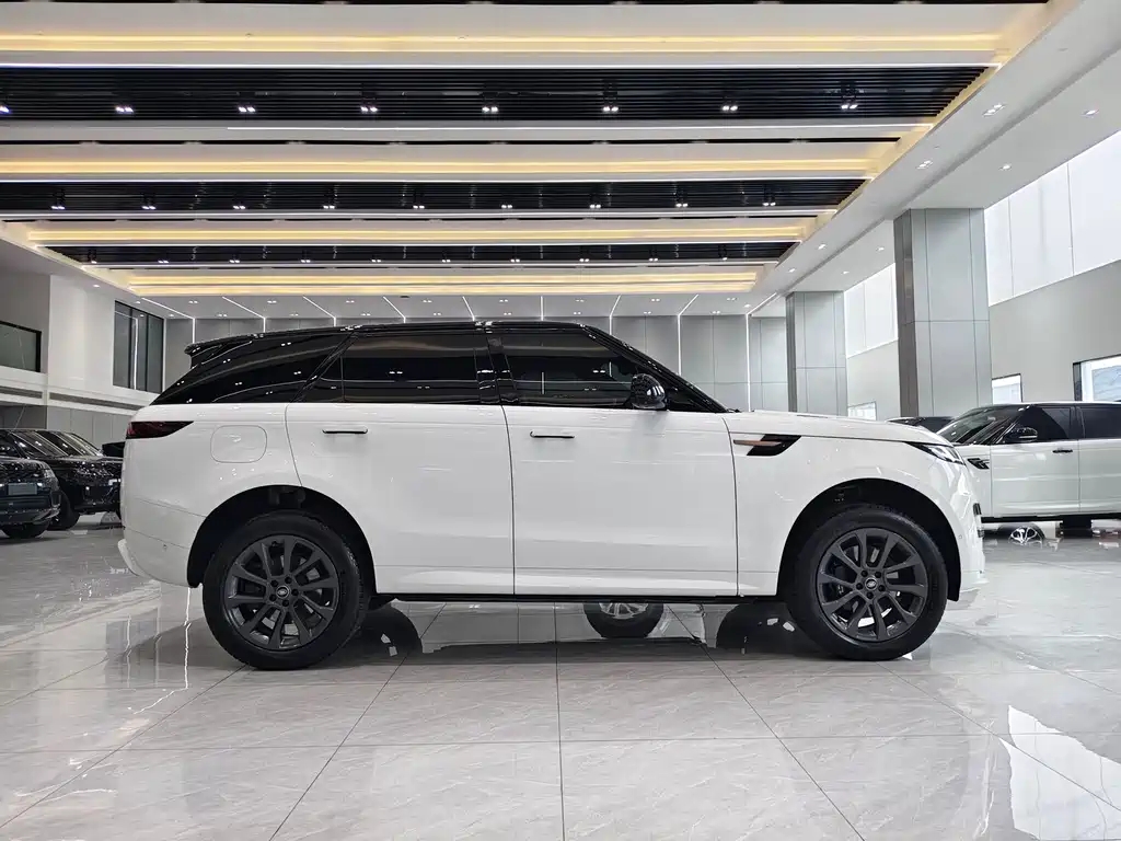 Range Rover Sport 2024 400PS Dynamic SE купить на сайте DeffCars