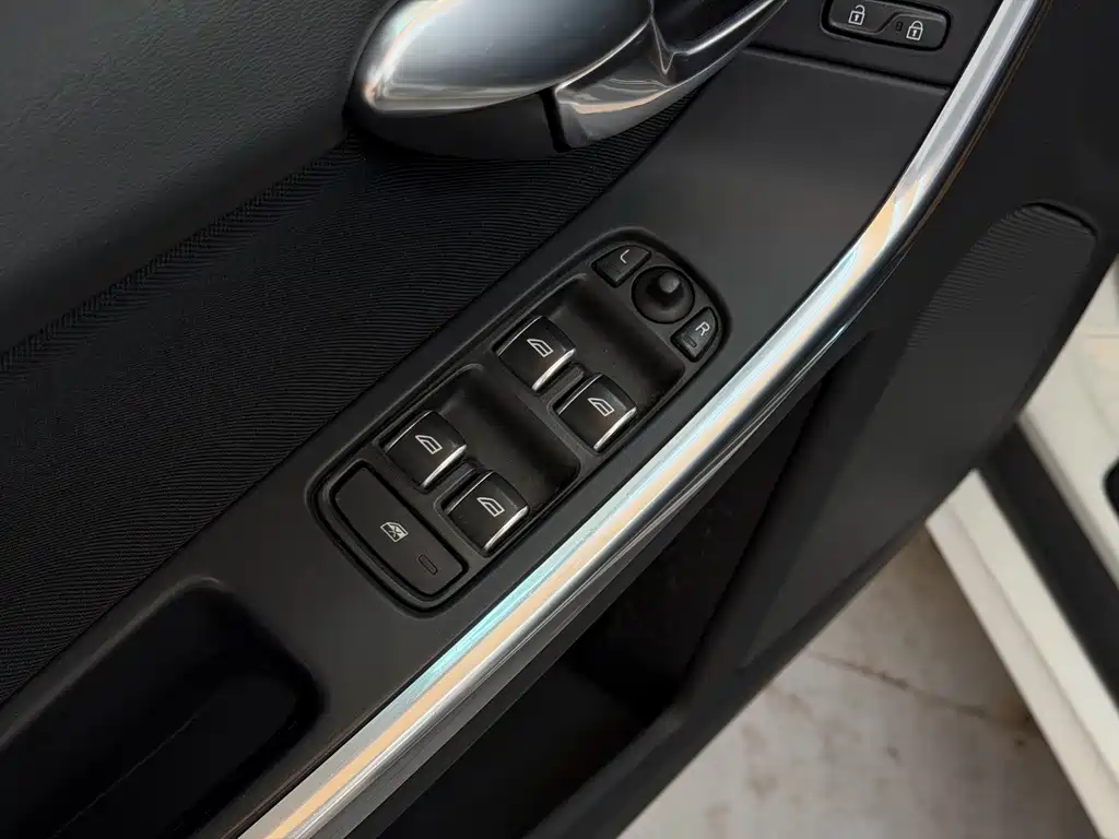 Volvo XC60 2016 T5 Smart Travel Edition купить на сайте DeffCars